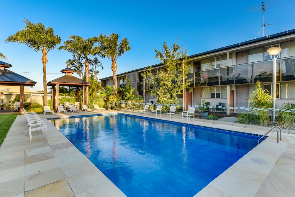 nightcap at golden beach tavern