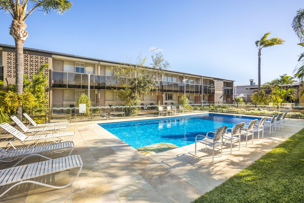 nightcap at golden beach tavern