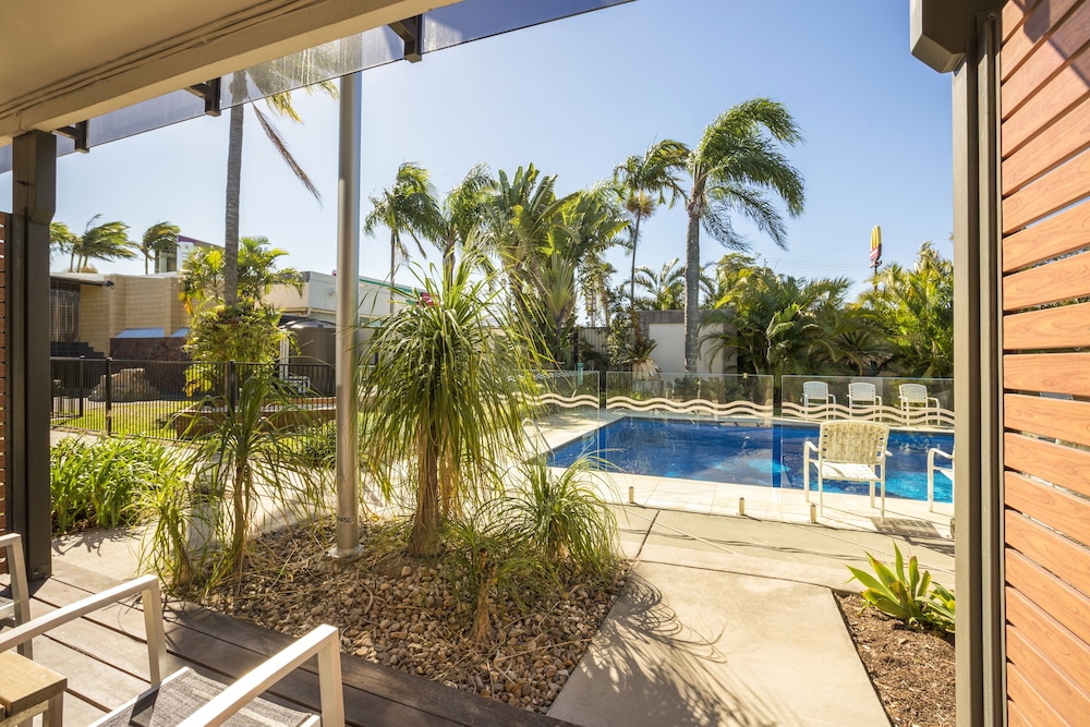 nightcap at golden beach tavern