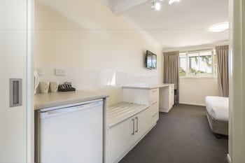 nightcap at golden beach tavern