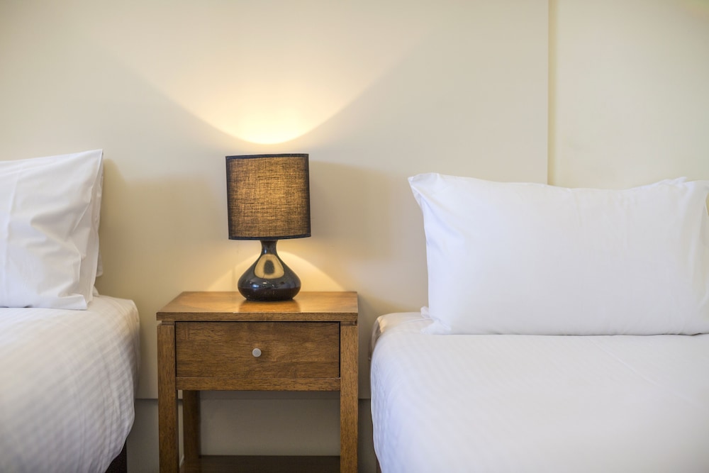 nightcap at golden beach tavern