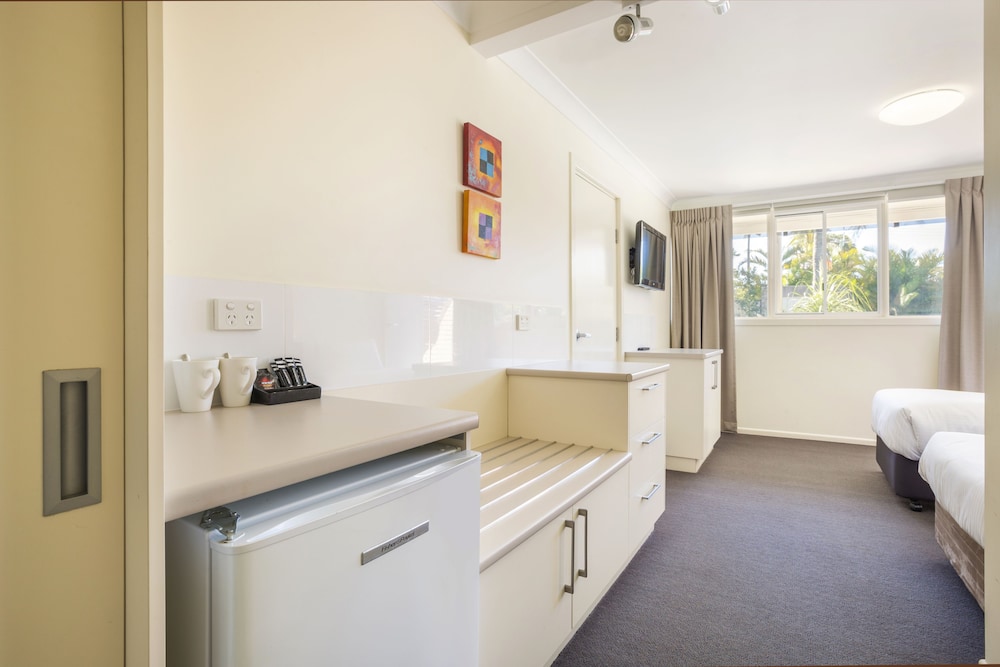 nightcap at golden beach tavern