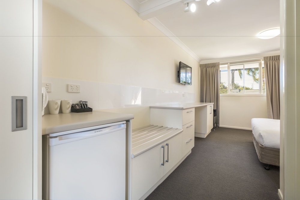 nightcap at golden beach tavern