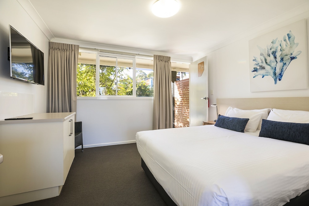 nightcap at golden beach tavern