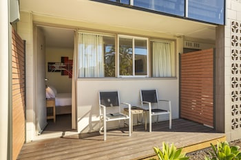 nightcap at golden beach tavern