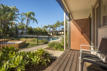 nightcap at golden beach tavern