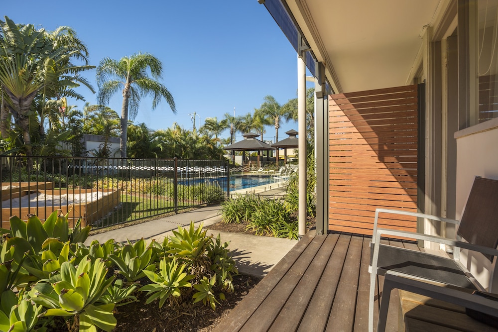 nightcap at golden beach tavern