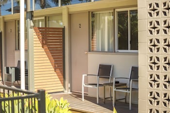 nightcap at golden beach tavern