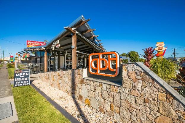 nightcap at golden beach tavern