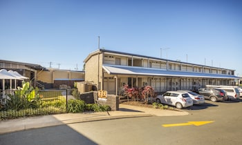 nightcap at golden beach tavern