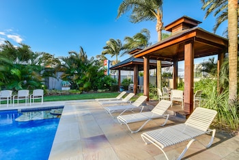 nightcap at golden beach tavern