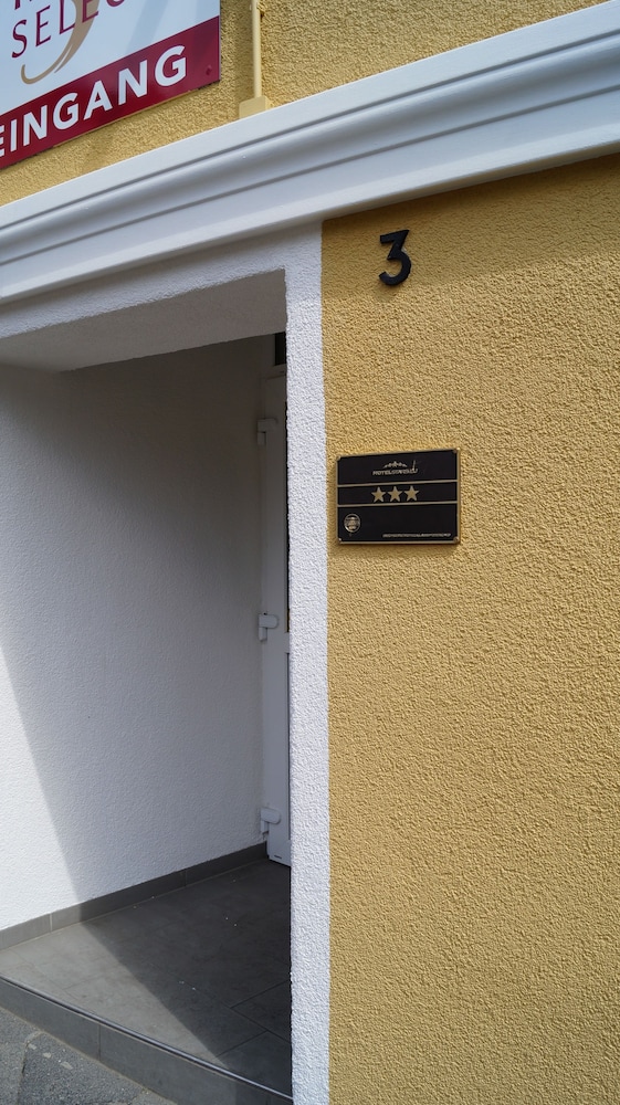 hotel select