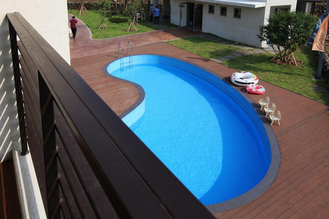 comma and resort