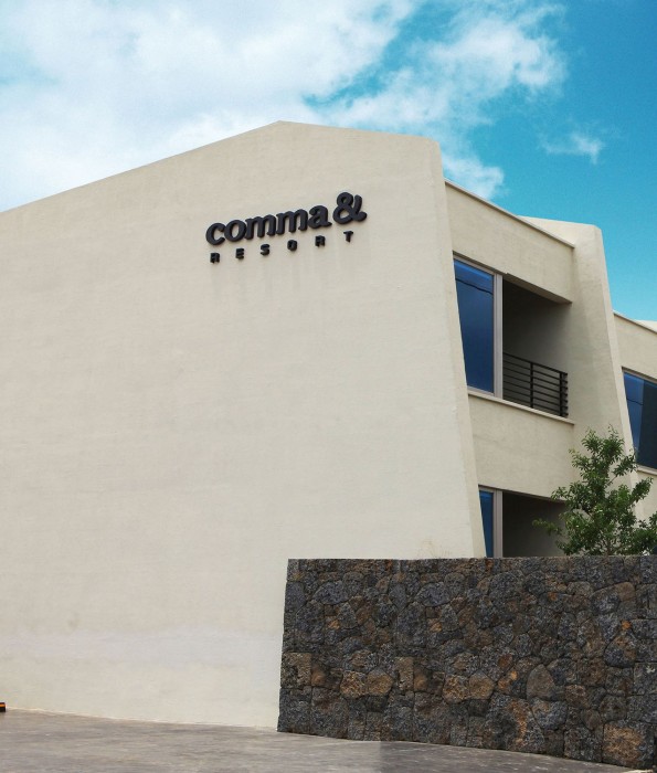 comma and resort