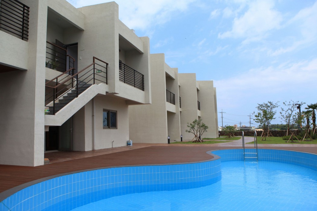 comma and resort