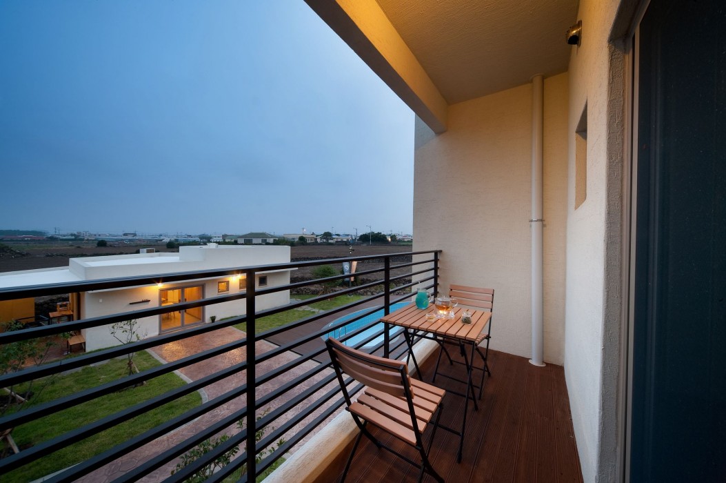 comma and resort