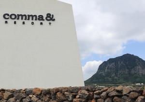 comma and resort