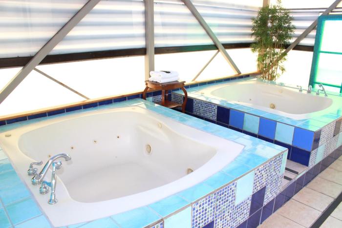 sportsmens lodge adults only