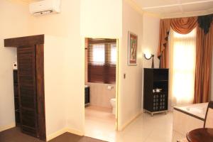 sportsmens lodge adults only