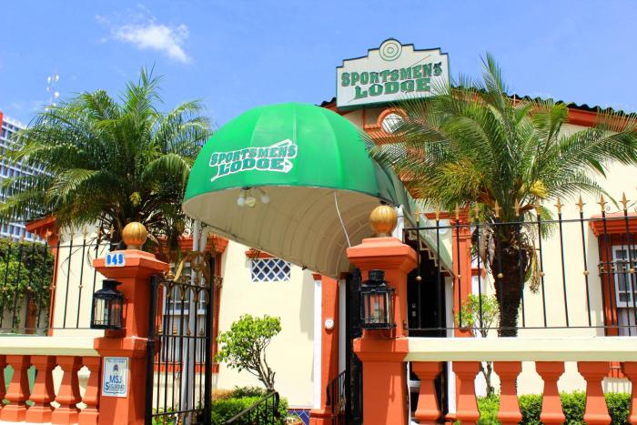 sportsmens lodge adults only
