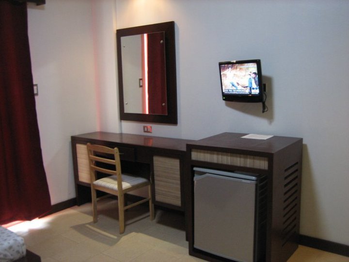 ernests place boracay