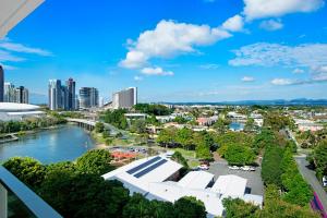 broadbeach waters