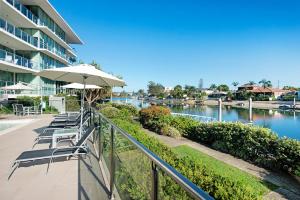 broadbeach waters