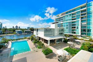 broadbeach waters