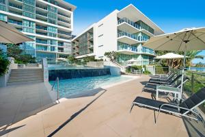 broadbeach waters