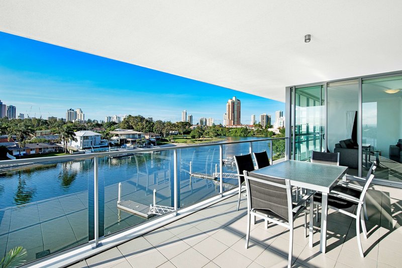 broadbeach waters
