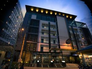 serenotel pattaya beach front