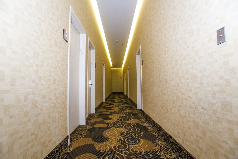 pointe plaza hotel adults only