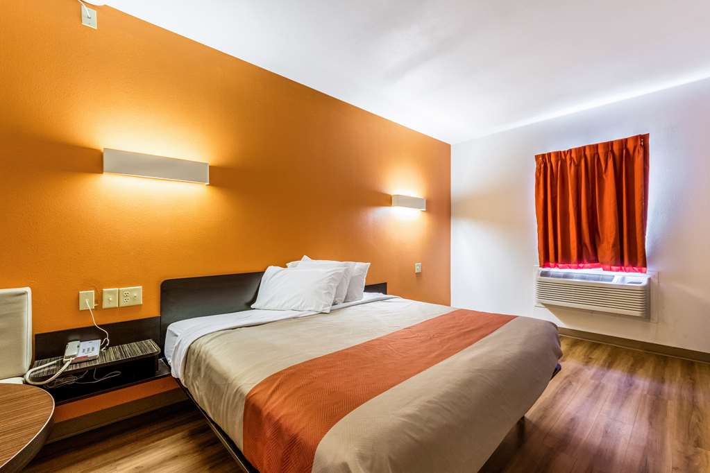 motel 6 jourdanton tx