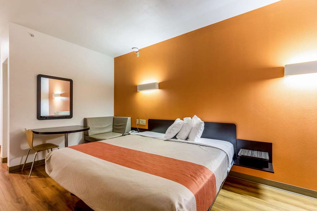 motel 6 jourdanton tx