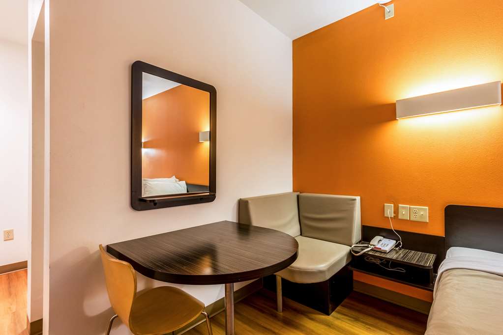 motel 6 jourdanton tx