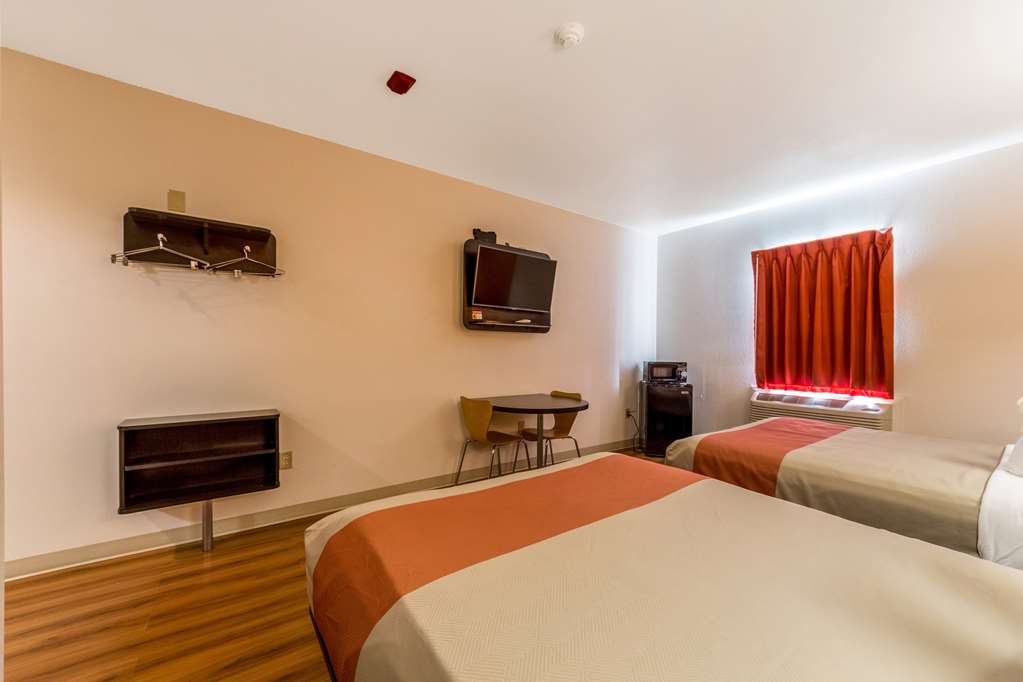 motel 6 jourdanton tx