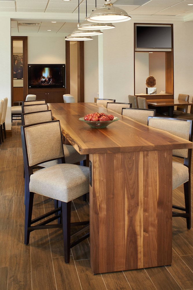 detroit metro airport marriott