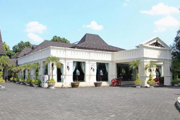 sarila hotel solo