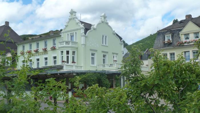 weingut und hotel schon