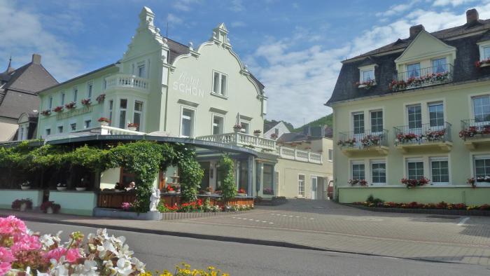 weingut und hotel schon