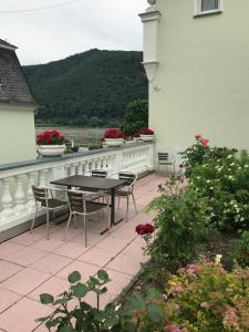 Weingut Und Hotel Schön,Rheingau Wine Region>>Assmannshausen,1 star