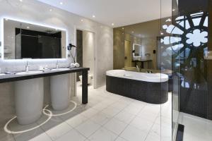 Martin’S Dream Hotel,Mons>>Casteau,4 star