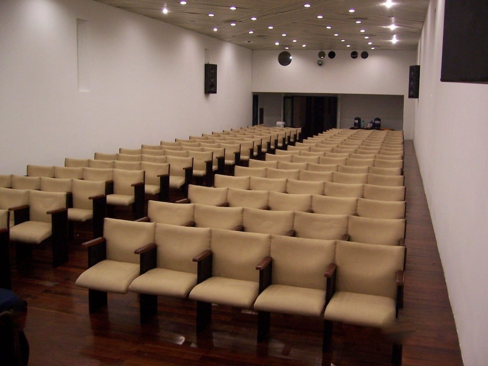 hotel adrazi