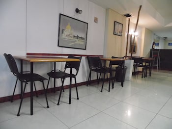 hotel adrazi