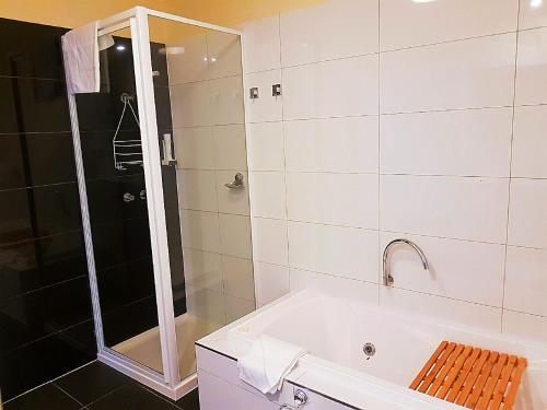 The Wharf Hotel Wynyard,Strahan>>Heybridge,3 star