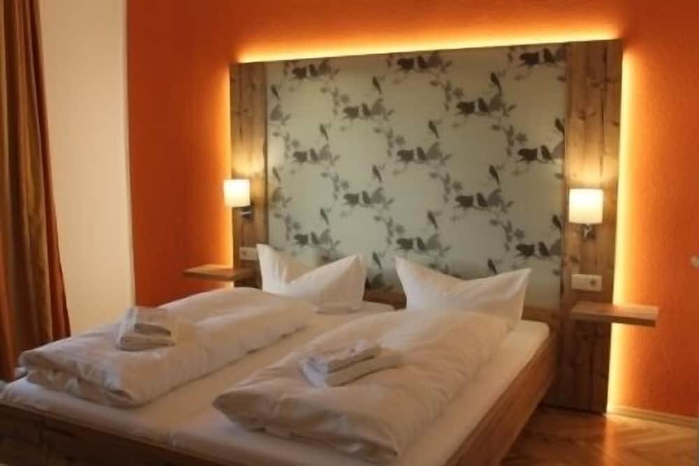 Ferienhotel Haus Am Ahorn,In Schoeneck,3 star