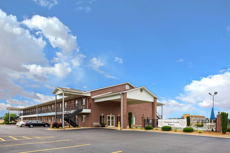 econo lodge inn and suites searcy