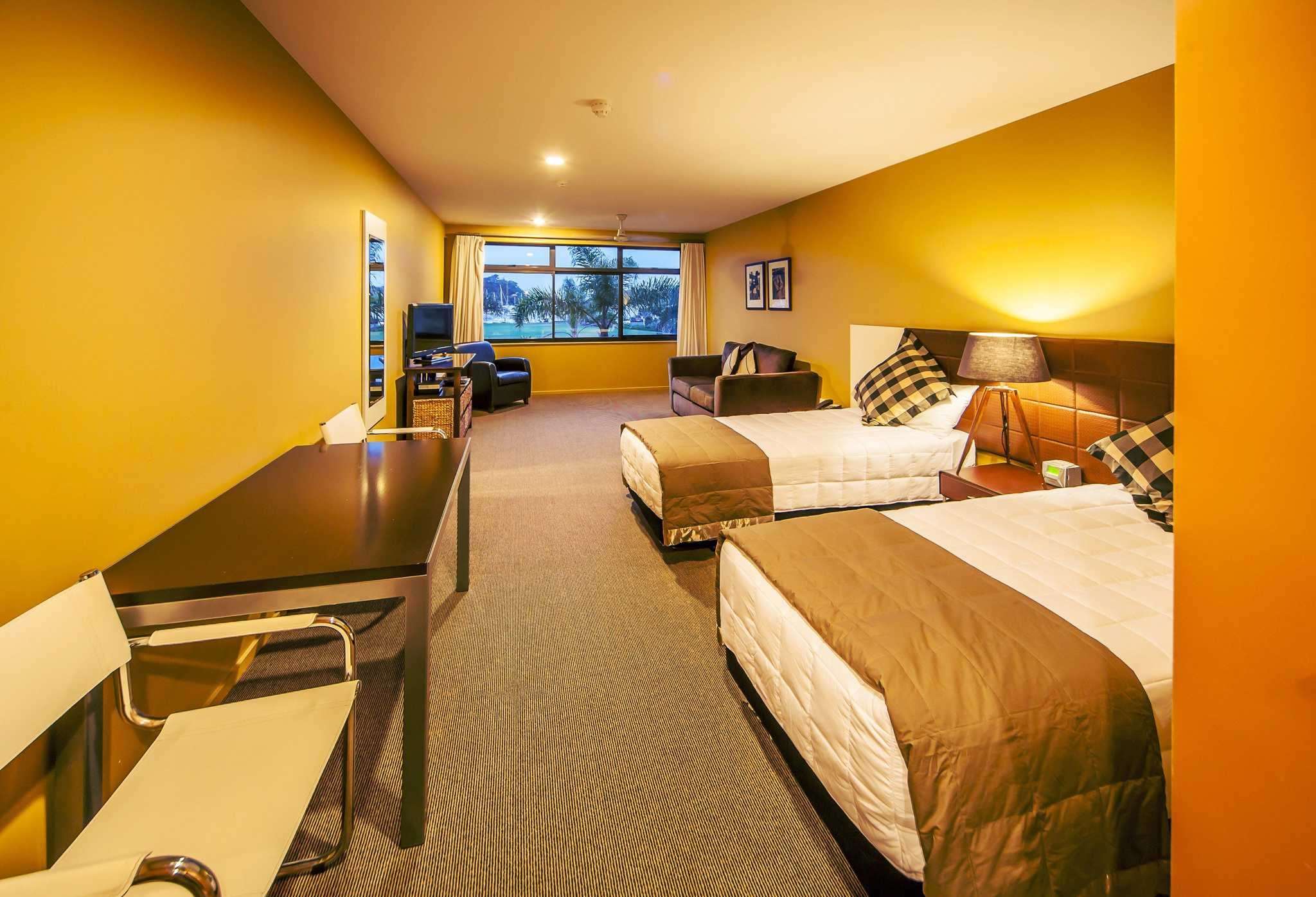 quality hotel oceans tutukaka