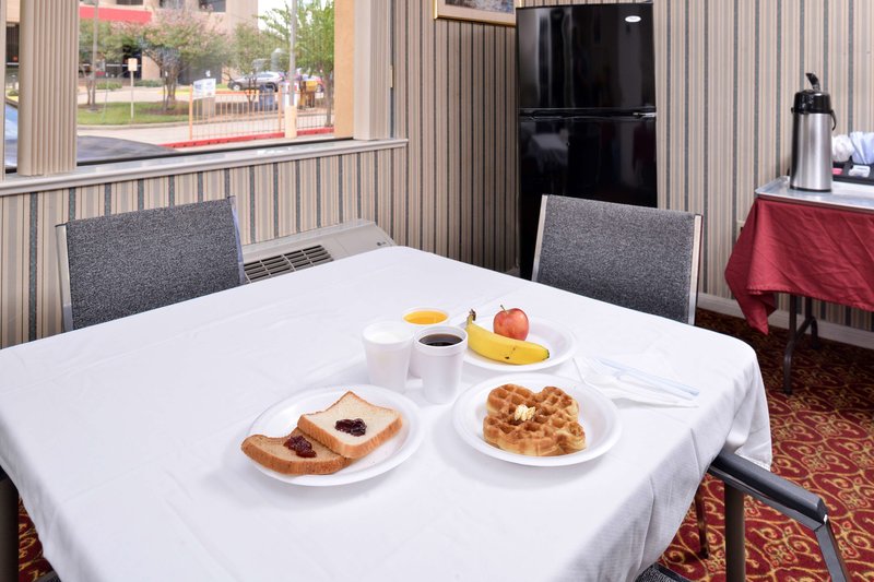 americas best value inn and suites houston brookhollow nw