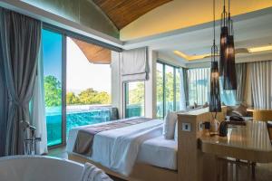 Crest Resort And Pool Villas,Near Patong Beach,5 star